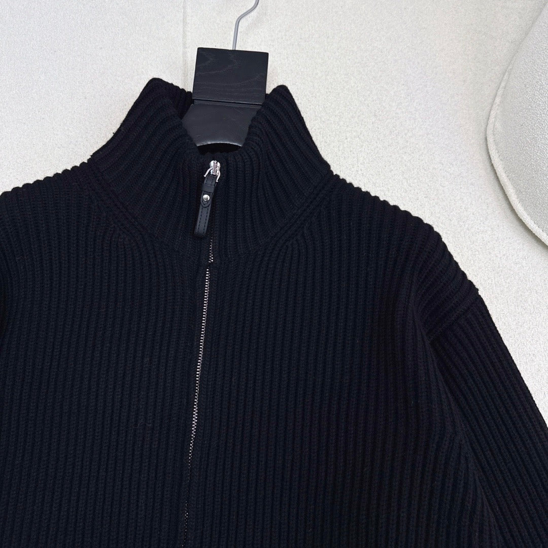 Newest Fall/Winter Classic Pattern Embellished Pocket Wool Knit Cardigan