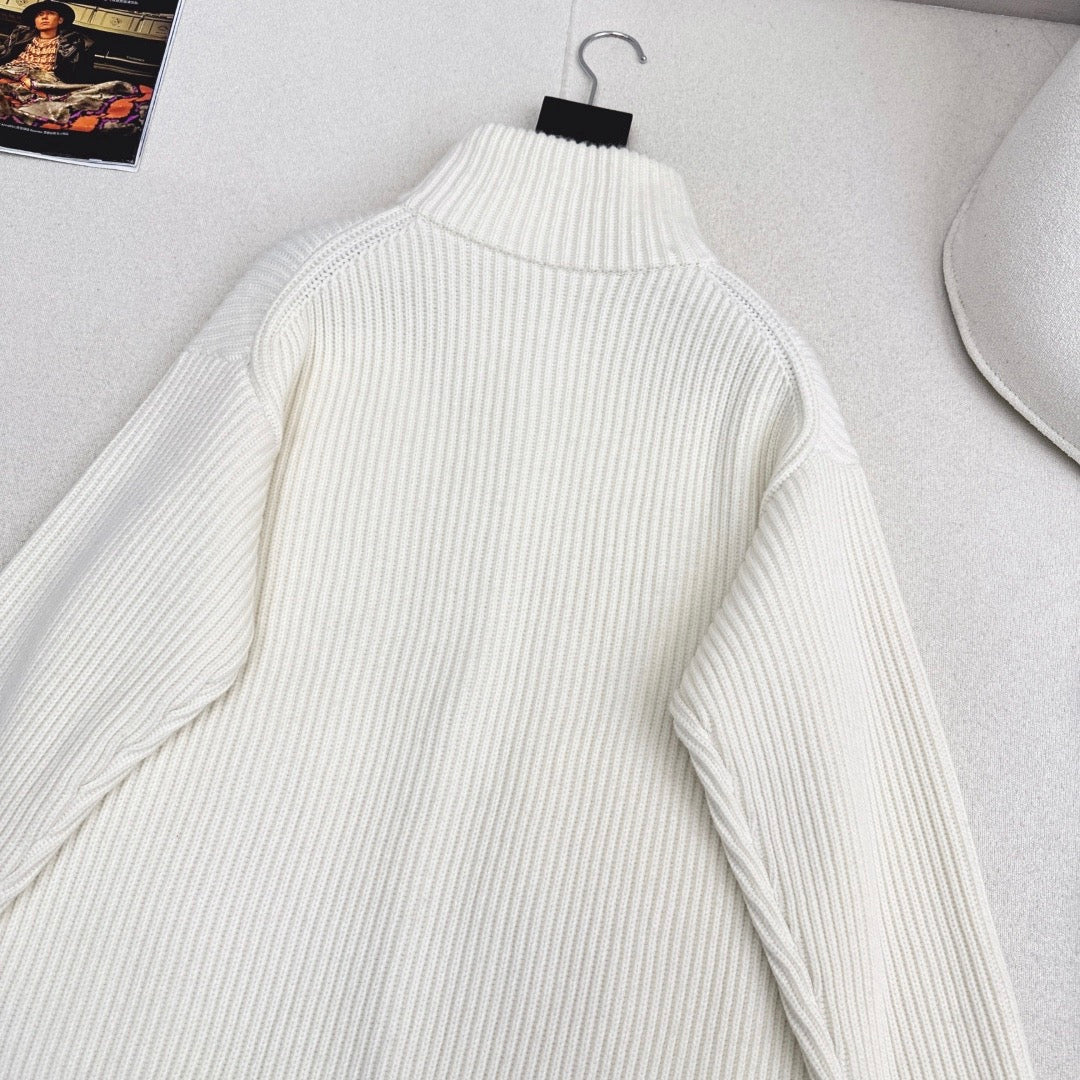 Newest Fall/Winter Classic Pattern Embellished Pocket Wool Knit Cardigan