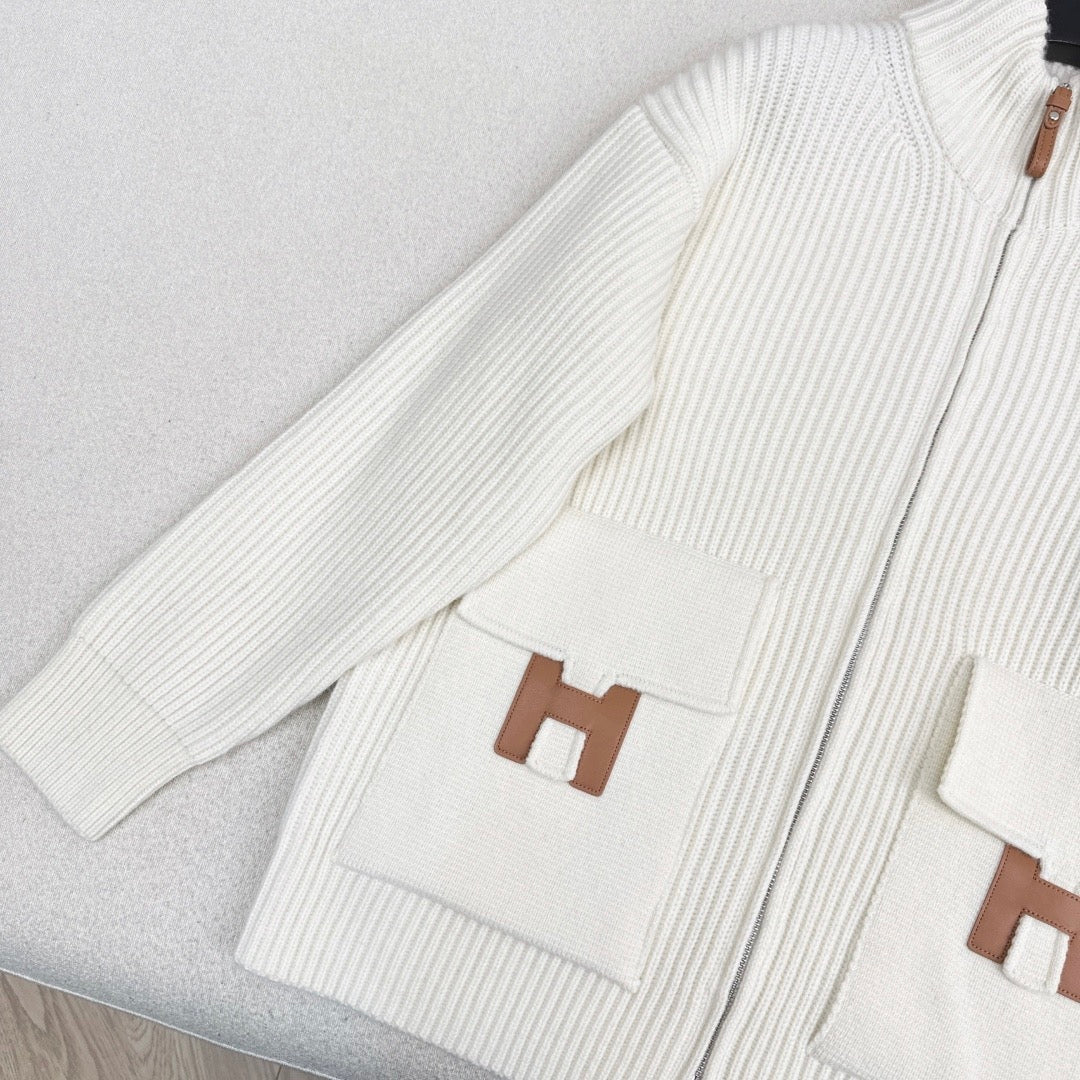 Newest Fall/Winter Classic Pattern Embellished Pocket Wool Knit Cardigan