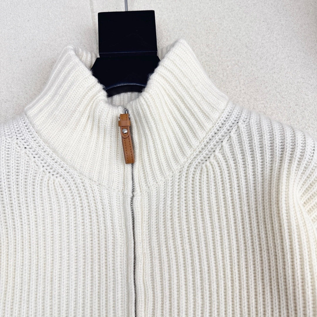 Newest Fall/Winter Classic Pattern Embellished Pocket Wool Knit Cardigan