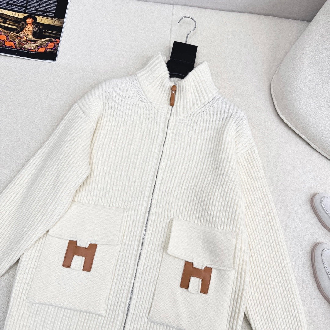 Newest Fall/Winter Classic Pattern Embellished Pocket Wool Knit Cardigan