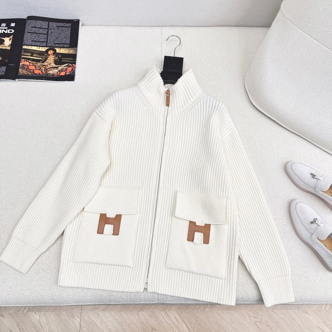 Newest Fall/Winter Classic Pattern Embellished Pocket Wool Knit Cardigan
