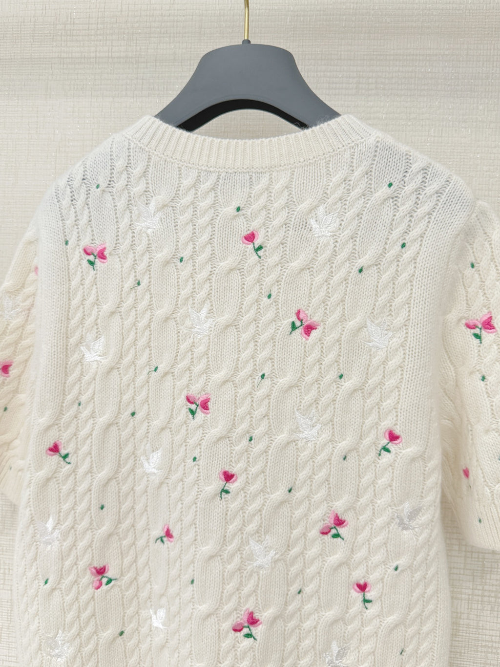 26NEW Round Neck Rose Floral Knit Cardigan