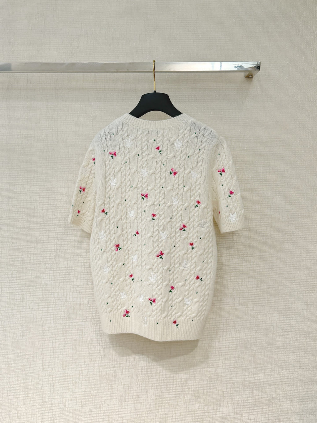 26NEW Round Neck Rose Floral Knit Cardigan