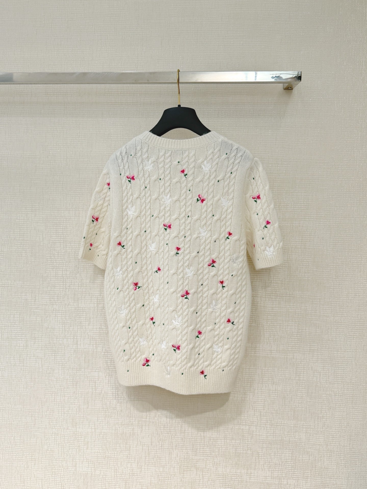 26NEW Round Neck Rose Floral Knit Cardigan