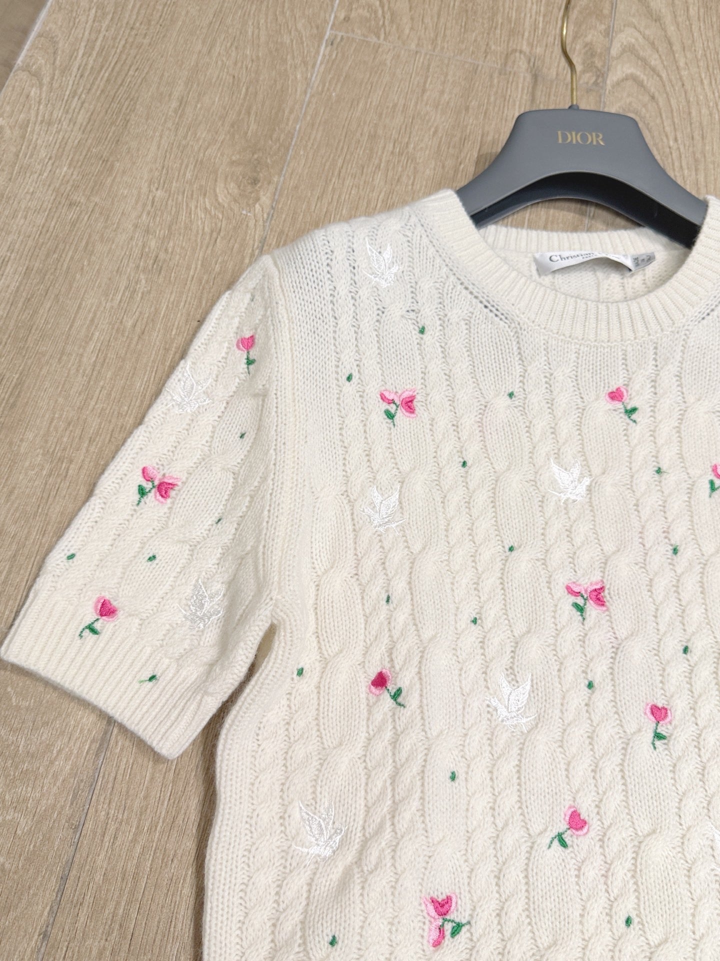 26NEW Round Neck Rose Floral Knit Cardigan
