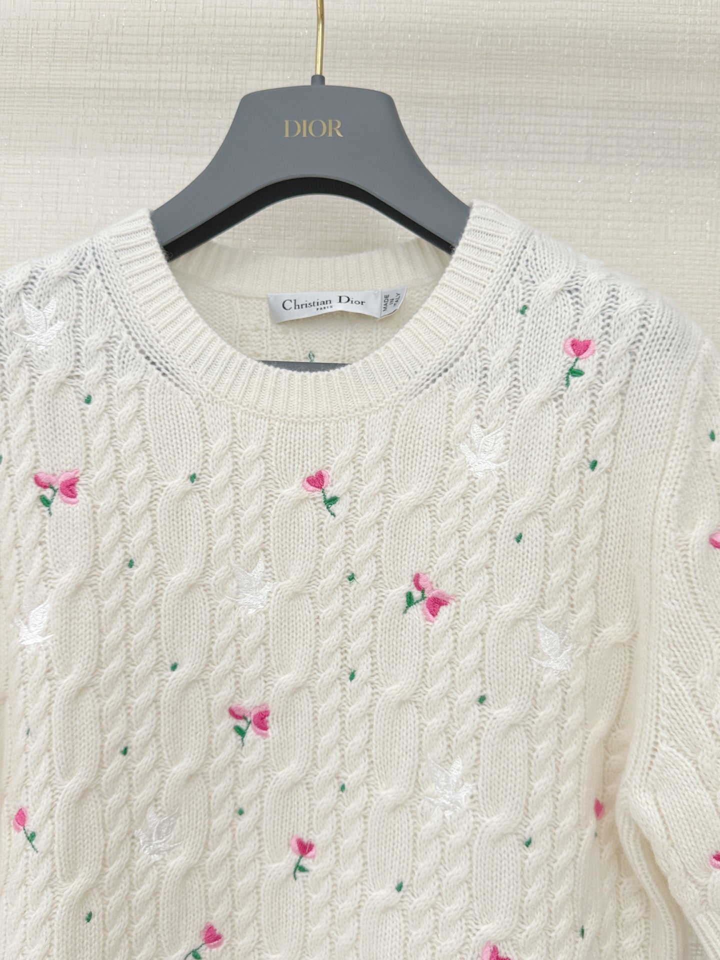 26NEW Round Neck Rose Floral Knit Cardigan
