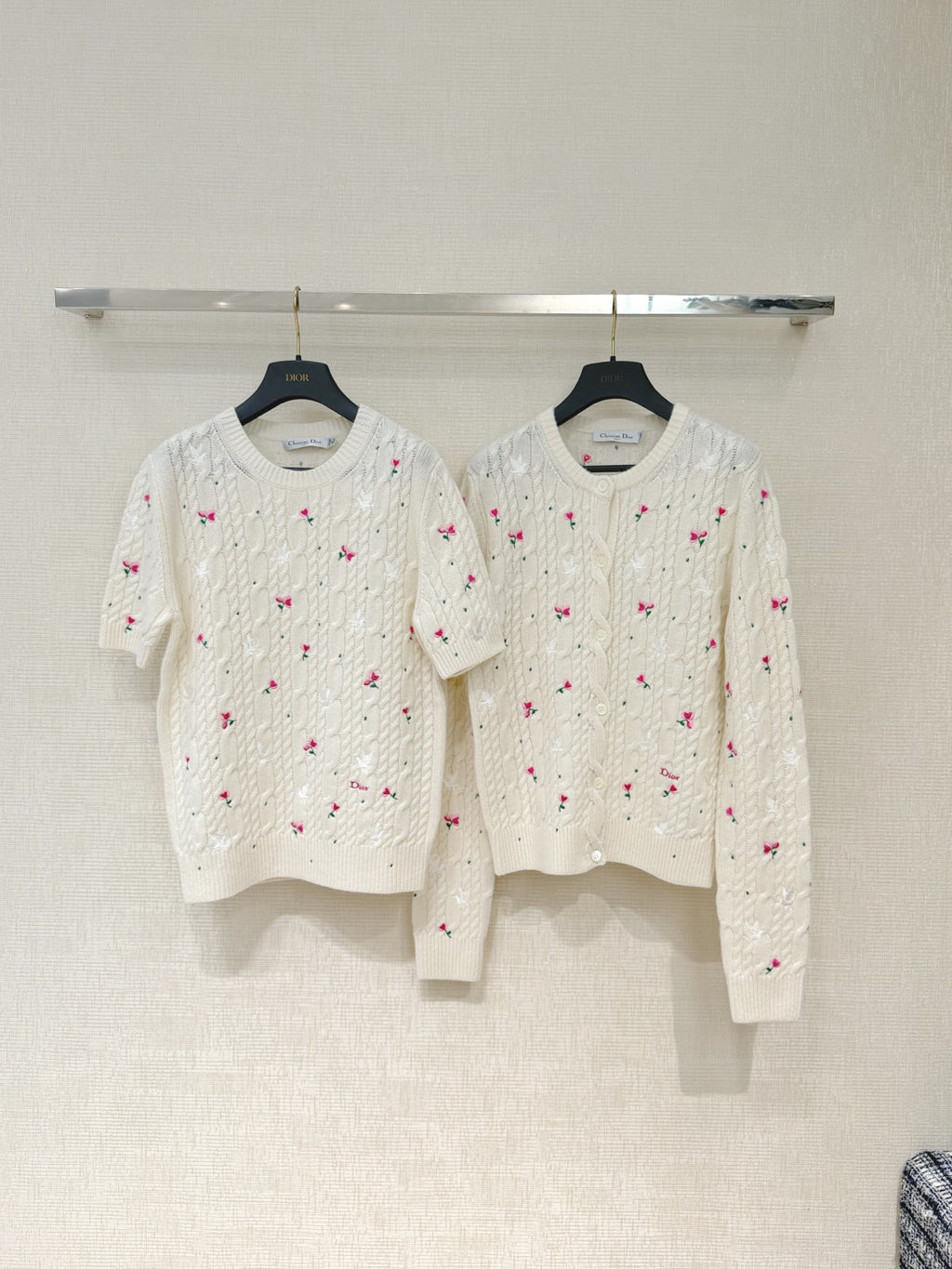 26NEW Round Neck Rose Floral Knit Cardigan