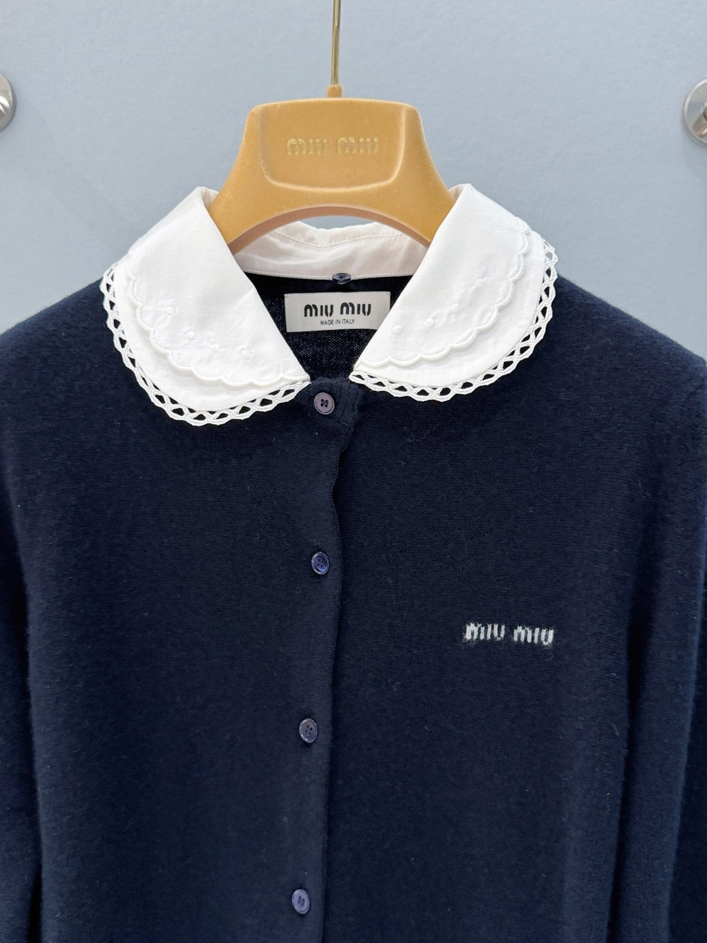 26 Early Spring New Arrival: Detachable Collar Design, Letter Logo, Color Block Jacquard, Simple Neckline with Lace Trim Decoration, Casual Knit Cardigan