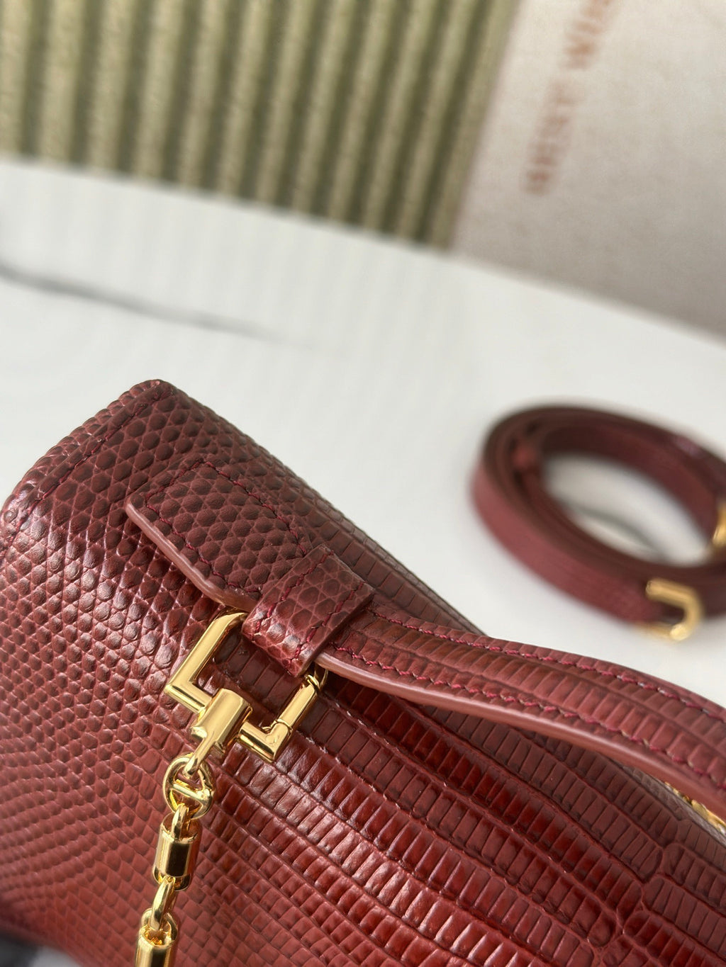 Extra Pocket L19 Series Handbag/Crossbody Bag