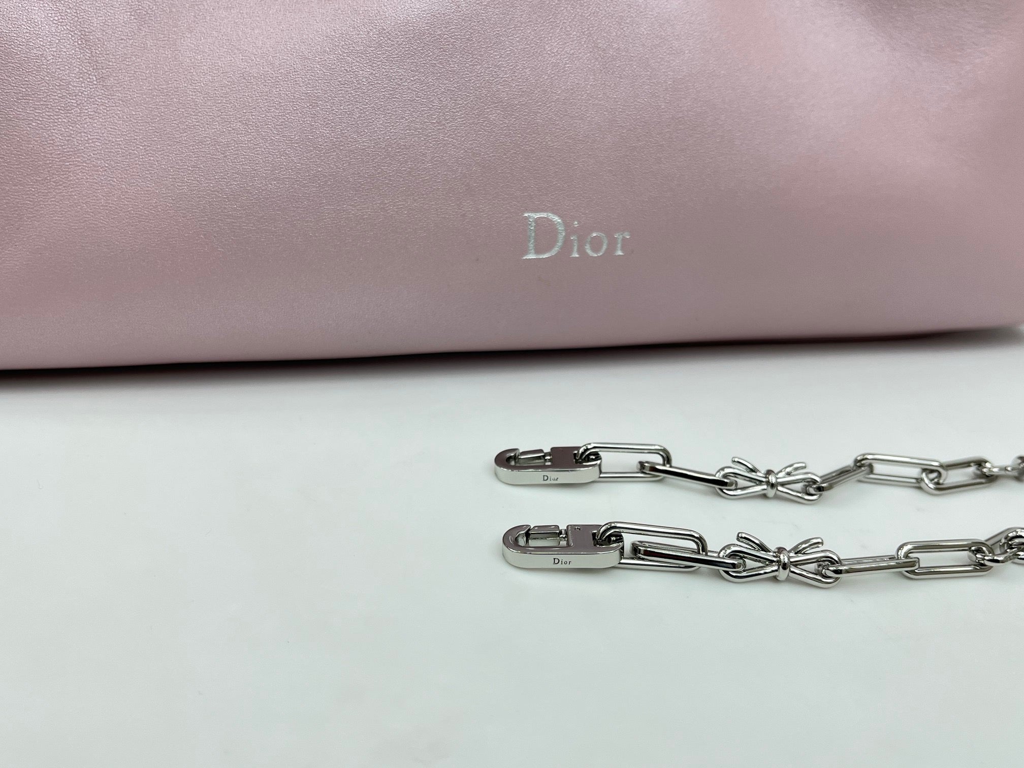 2026 Spring/Summer New Handbag Design: Embroidered with Light Gold Chain