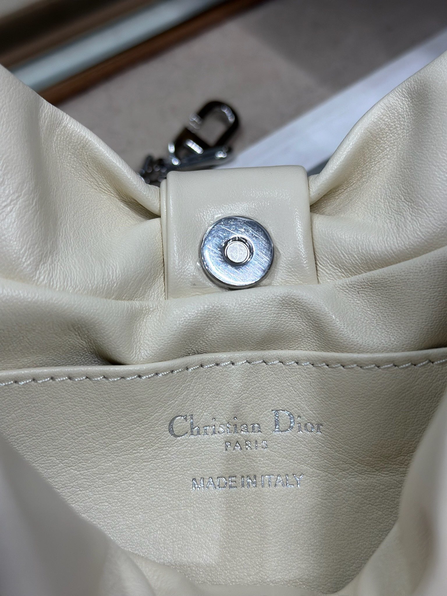 2026 Spring/Summer New Handbag Design: Embroidered with Light Gold Chain
