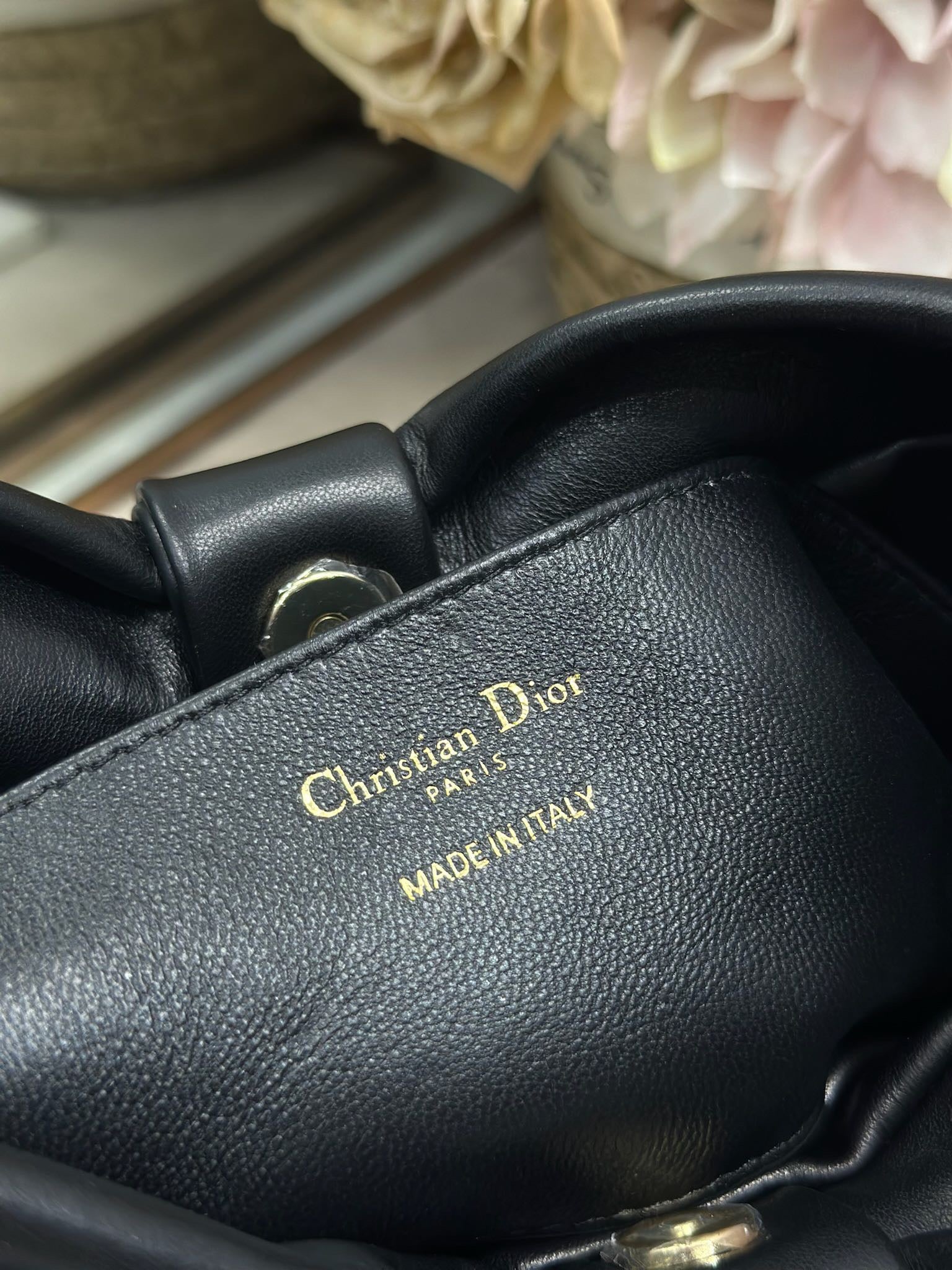 2026 Spring/Summer New Handbag Design: Embroidered with Light Gold Chain