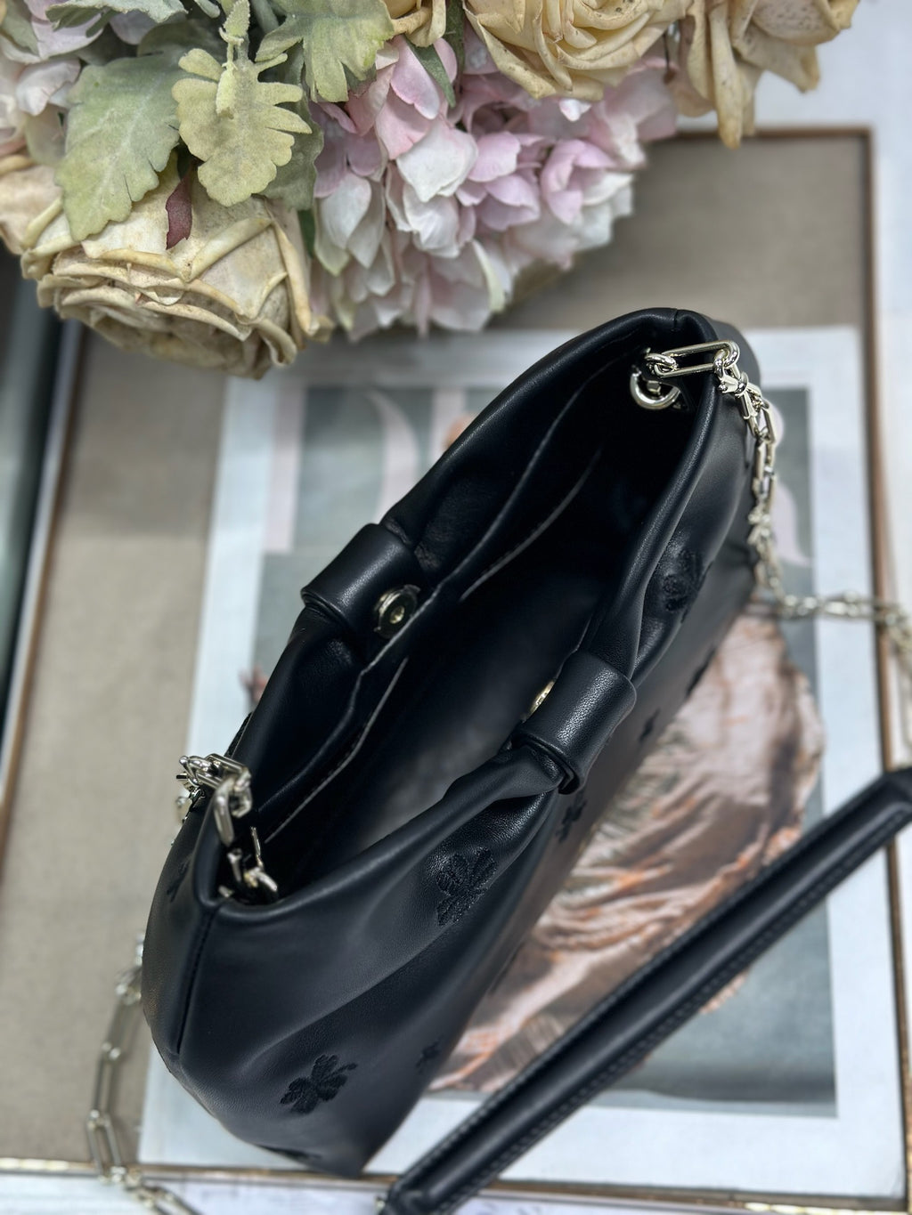 2026 Spring/Summer New Handbag Design: Embroidered with Light Gold Chain