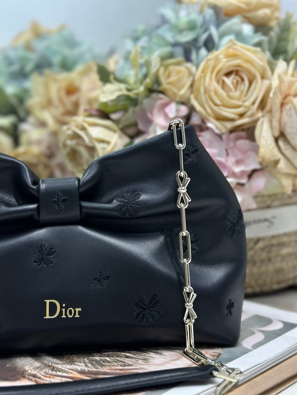 2026 Spring/Summer New Handbag Design: Embroidered with Light Gold Chain