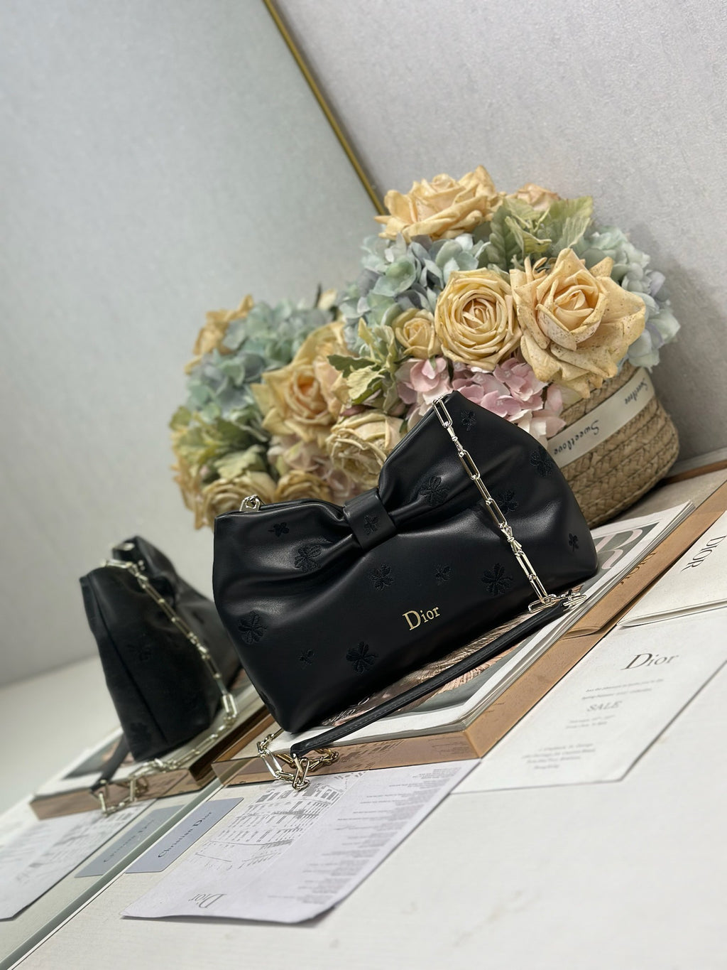 2026 Spring/Summer New Handbag Design: Embroidered with Light Gold Chain