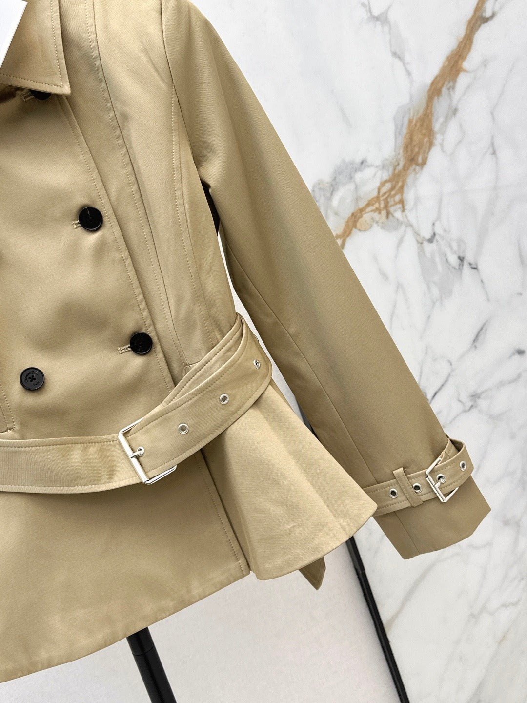 2026 Early Spring New Arrival: Short Trench Coat with Bee Embroidery