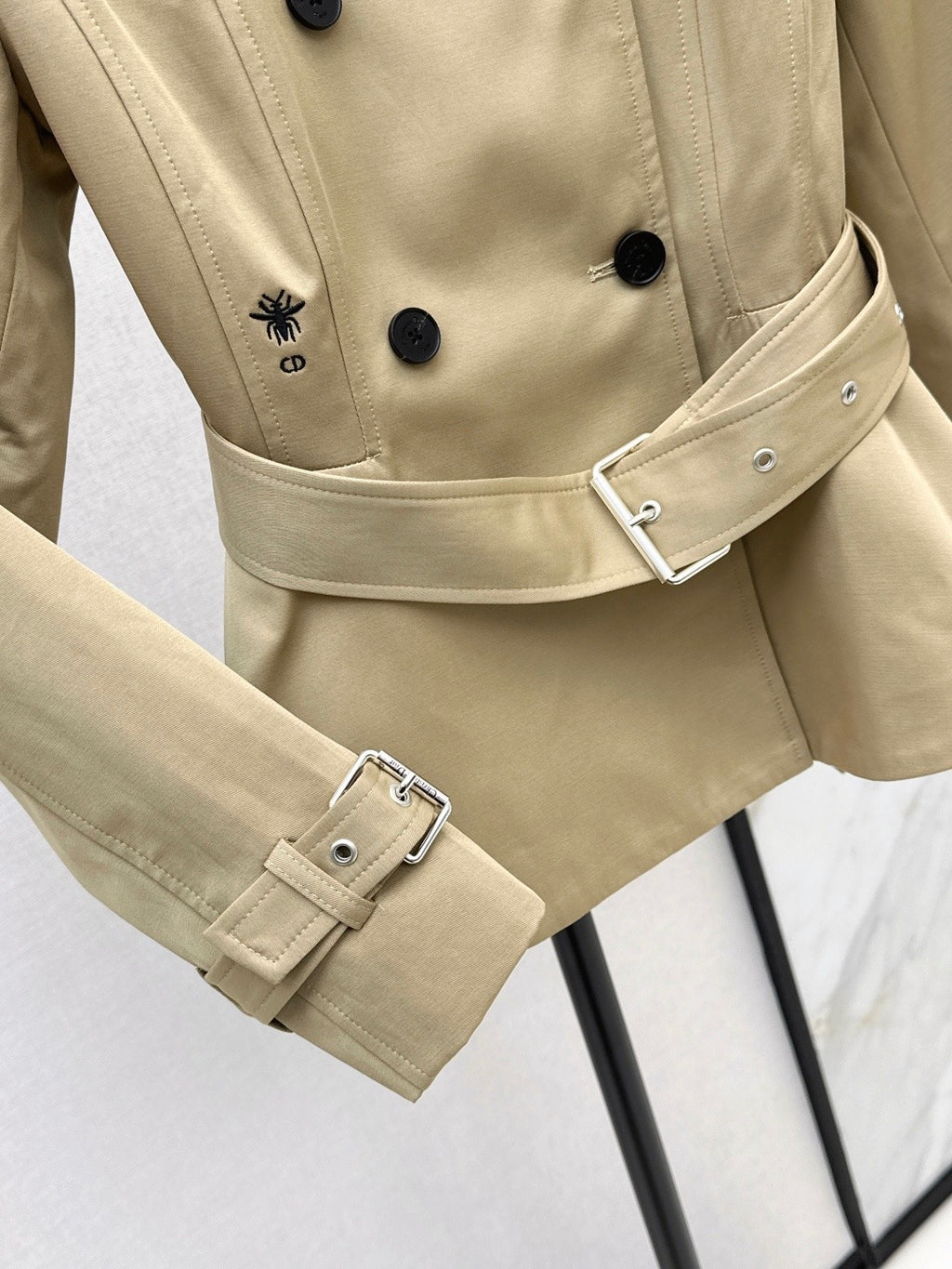 2026 Early Spring New Arrival: Short Trench Coat with Bee Embroidery