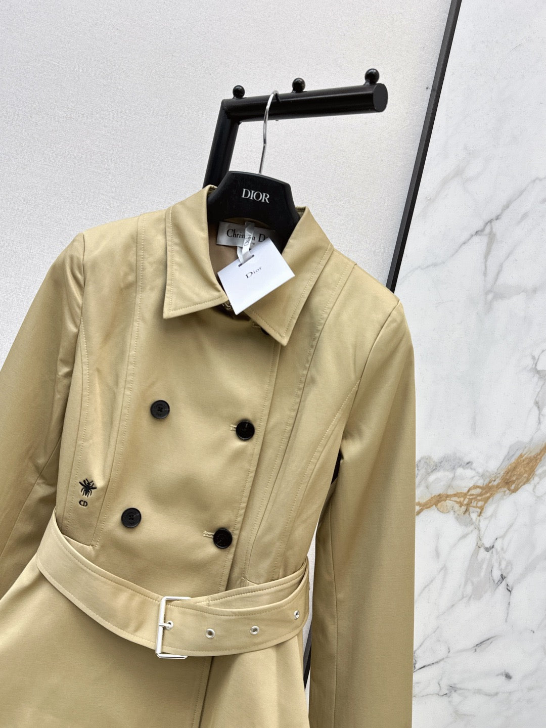 2026 Early Spring New Arrival: Short Trench Coat with Bee Embroidery