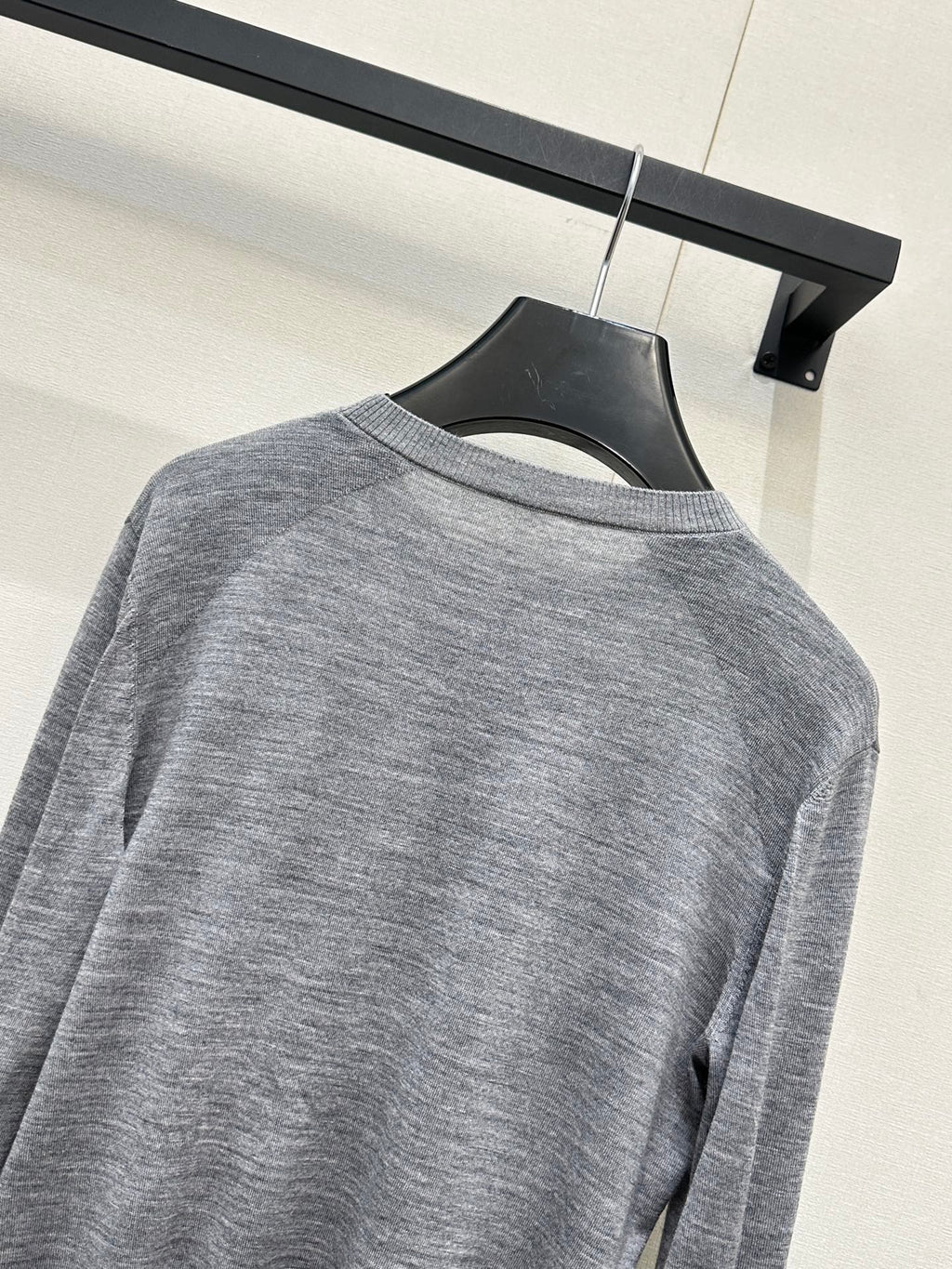 26 New 🪄 Color-Block Logo Embroidery — Crew Neck Long Sleeve