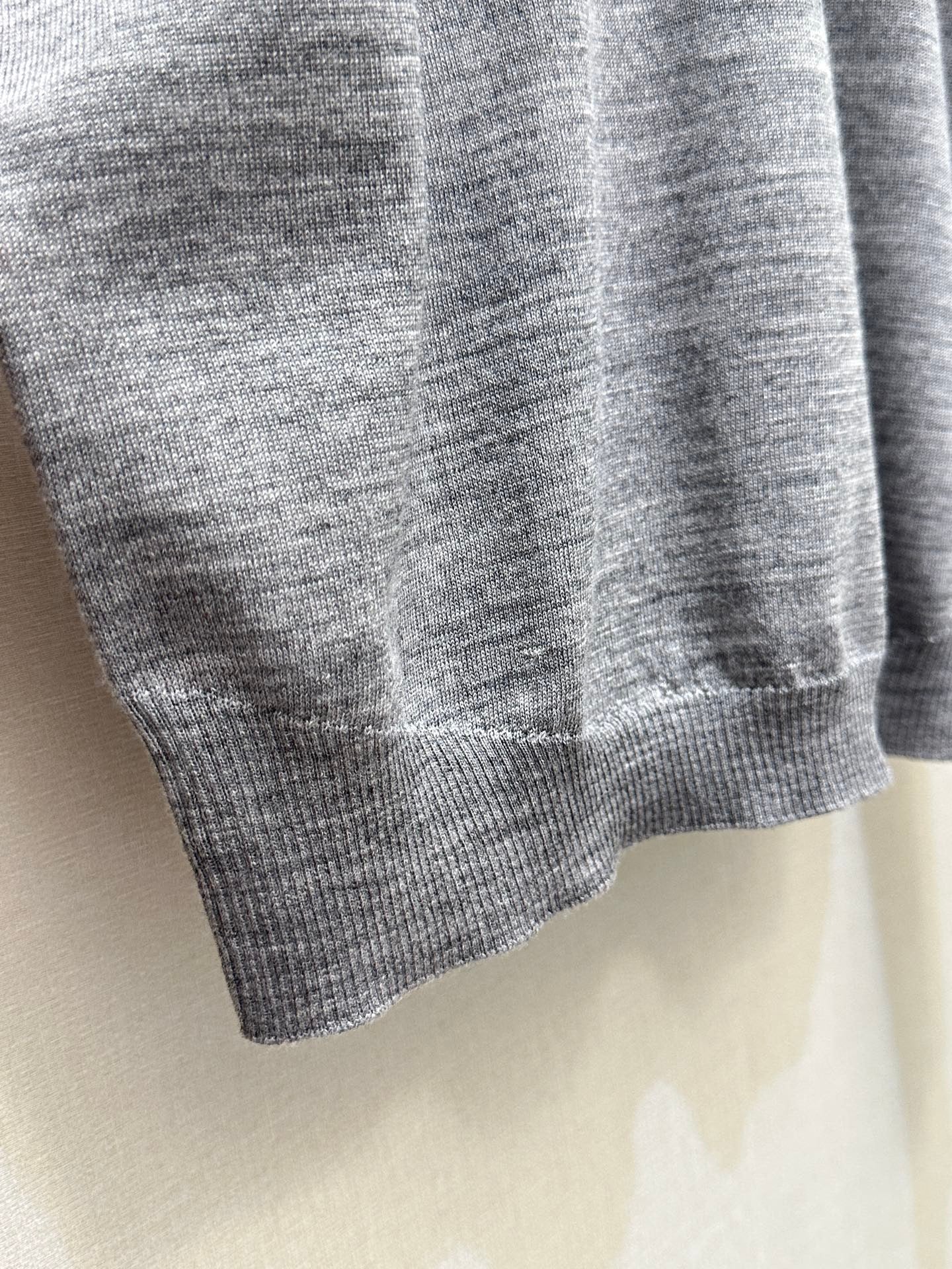 26 New 🪄 Color-Block Logo Embroidery — Crew Neck Long Sleeve