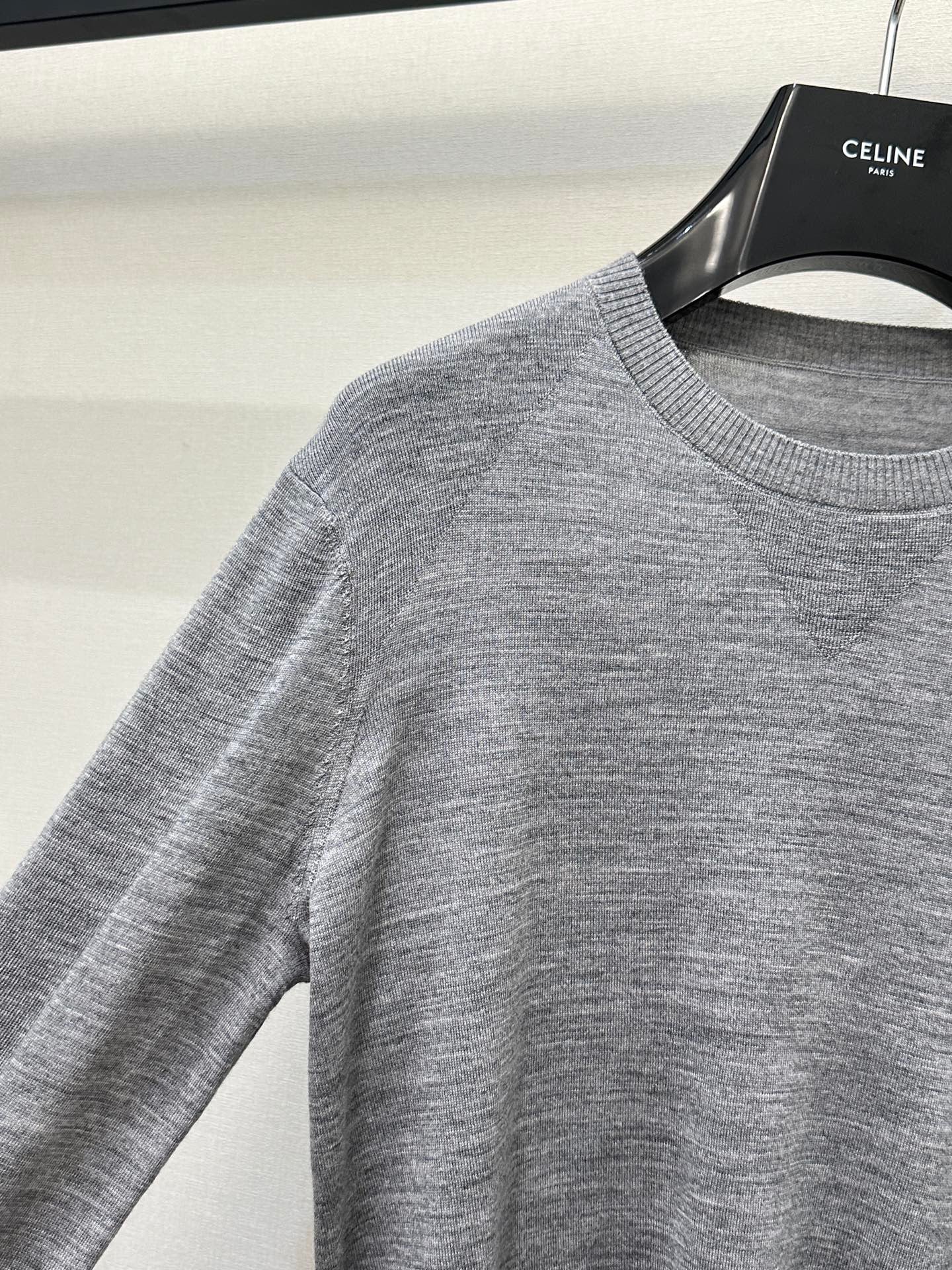 26 New 🪄 Color-Block Logo Embroidery — Crew Neck Long Sleeve