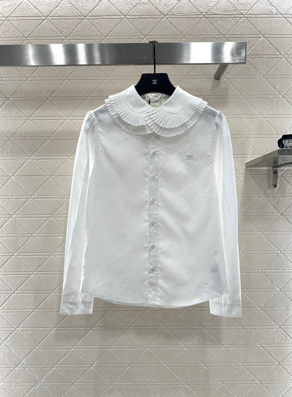 Layered pleated collar shirt