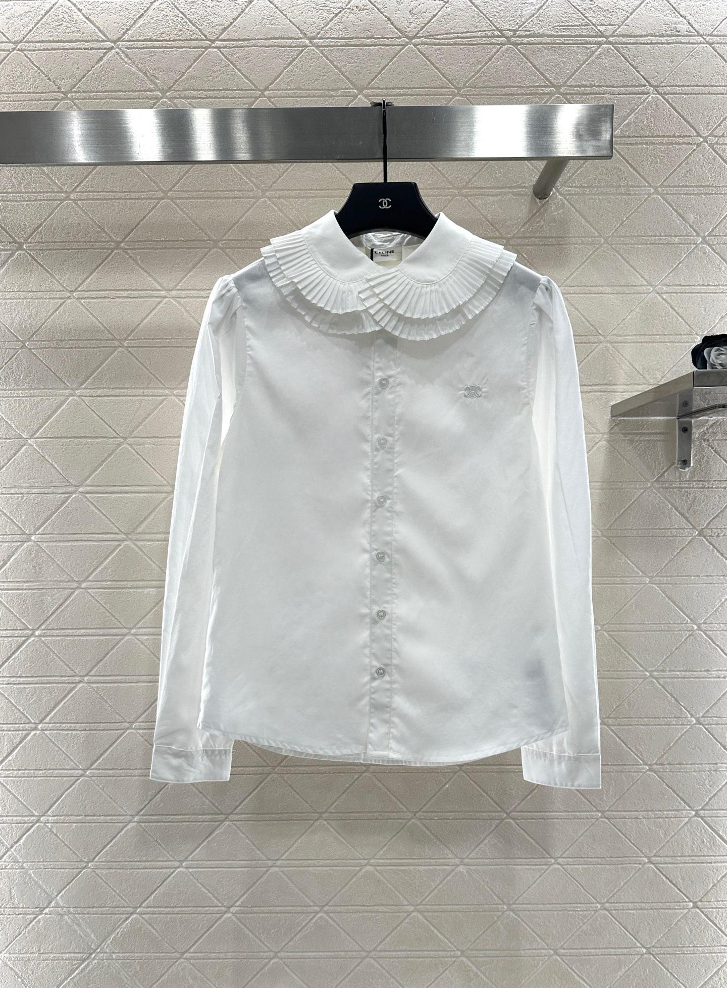 Layered pleated collar shirt