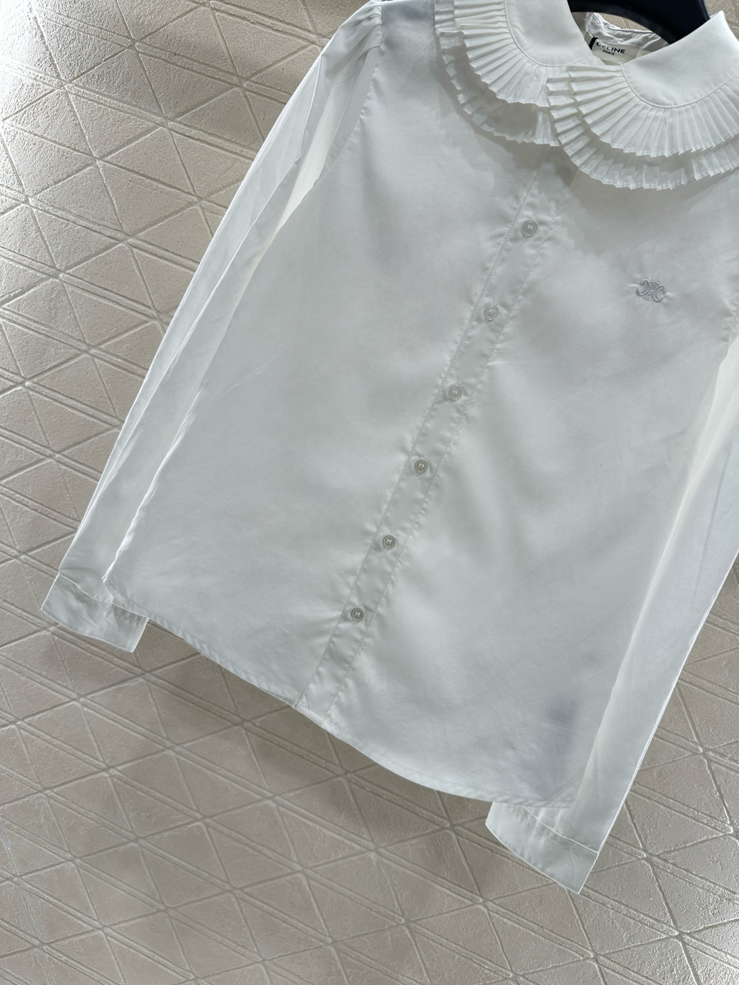 Layered pleated collar shirt