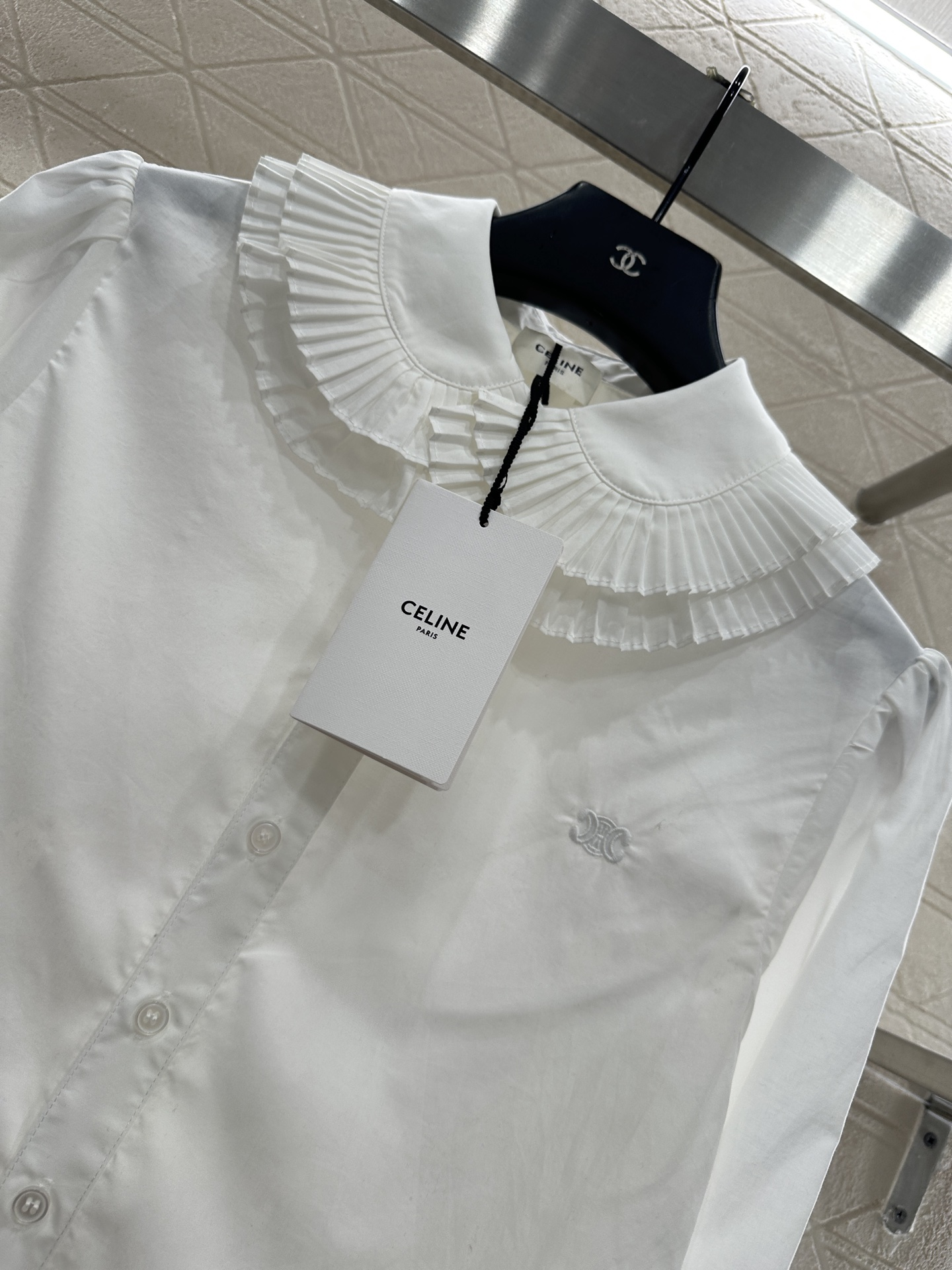 Layered pleated collar shirt