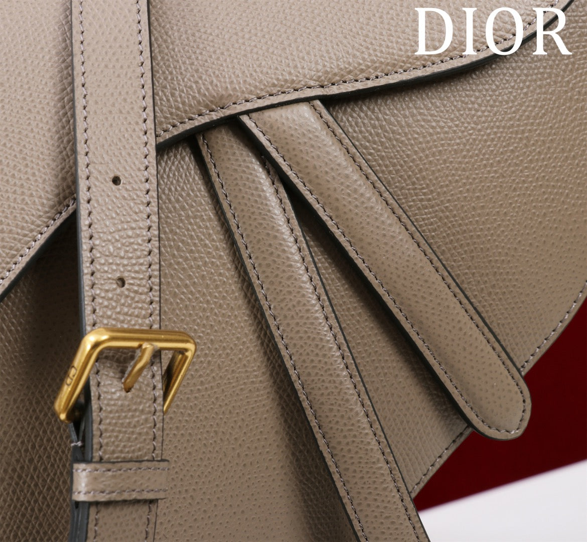 Saddle Bag with Long Shoulder Strap Large: 25 x 20 x 6 cm Lining: Cashmere + Leather