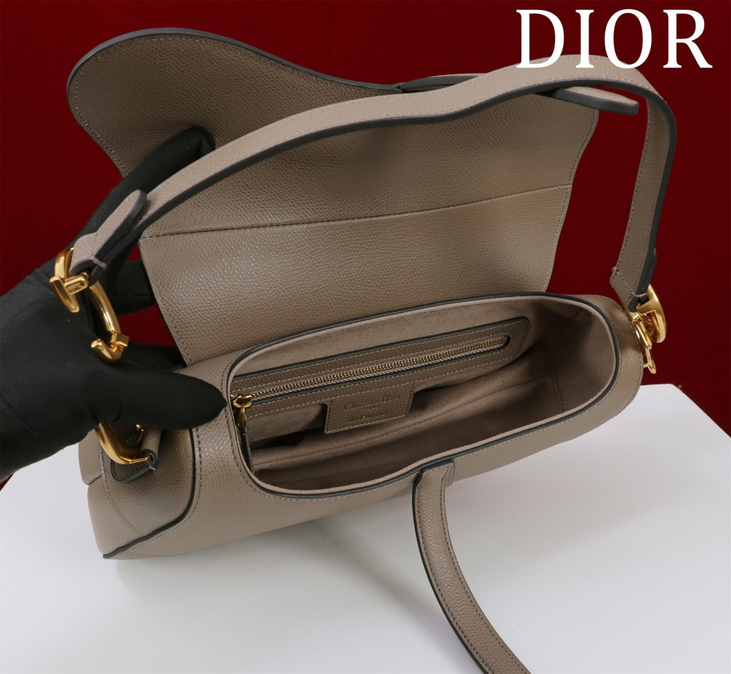 Saddle Bag with Long Shoulder Strap Large: 25 x 20 x 6 cm Lining: Cashmere + Leather