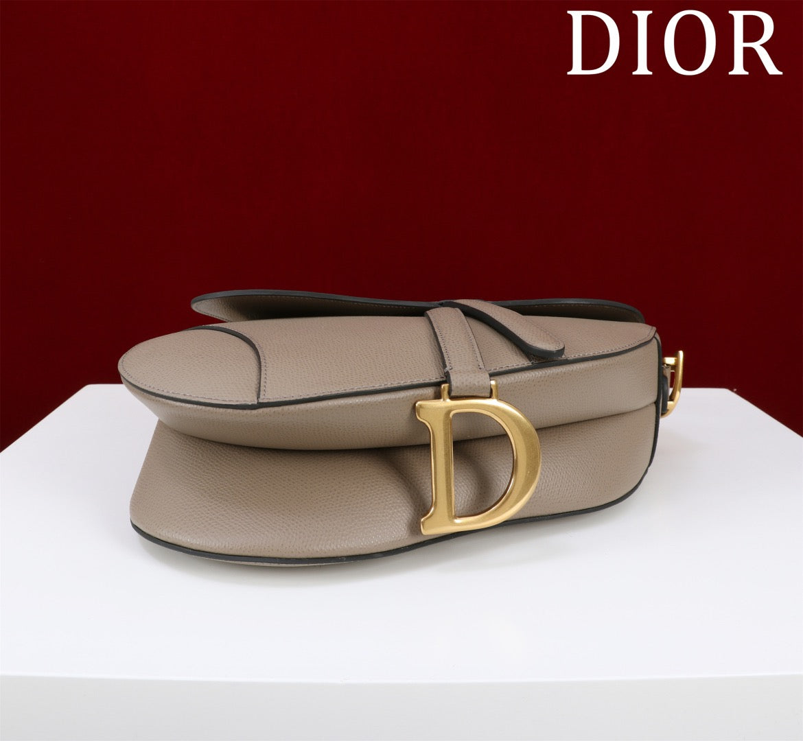 Saddle Bag with Long Shoulder Strap Large: 25 x 20 x 6 cm Lining: Cashmere + Leather
