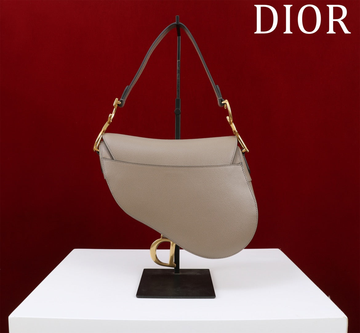 Saddle Bag with Long Shoulder Strap Large: 25 x 20 x 6 cm Lining: Cashmere + Leather