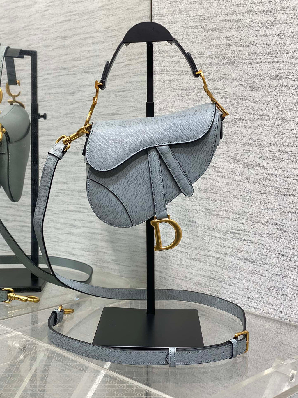 Saddle Bag with Long Shoulder Strap Large: 25 x 20 x 6 cm Lining: Cashmere + Leather