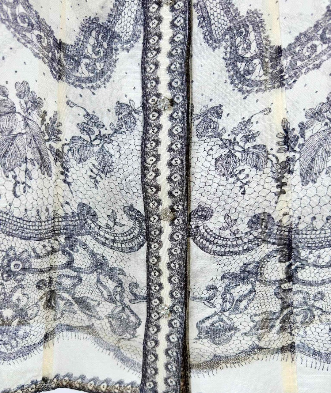New 2026 Style: Black and White Lace-Print Top — Short-Sleeved