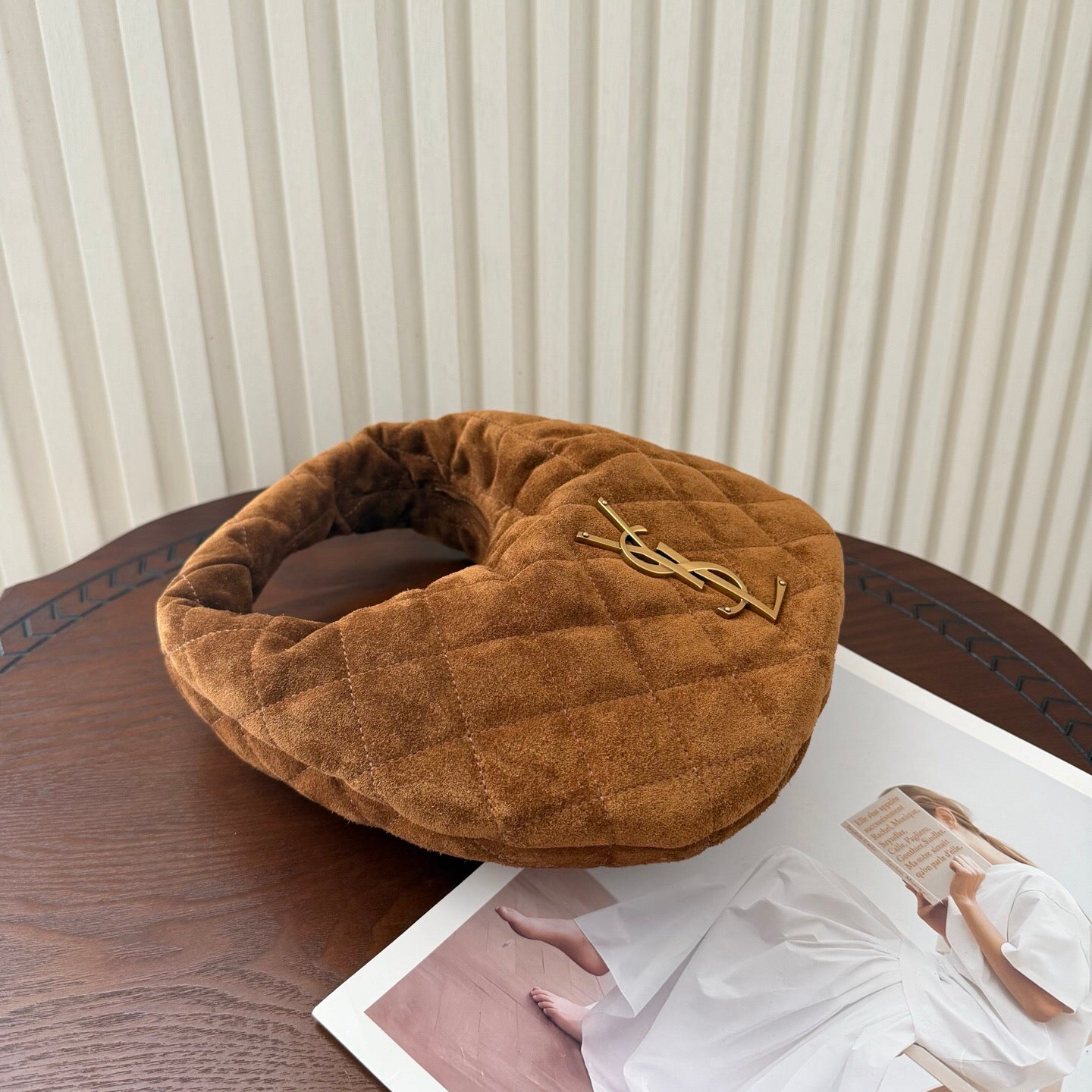 Elegant Handbag in Vintage Brown with Textured Suede