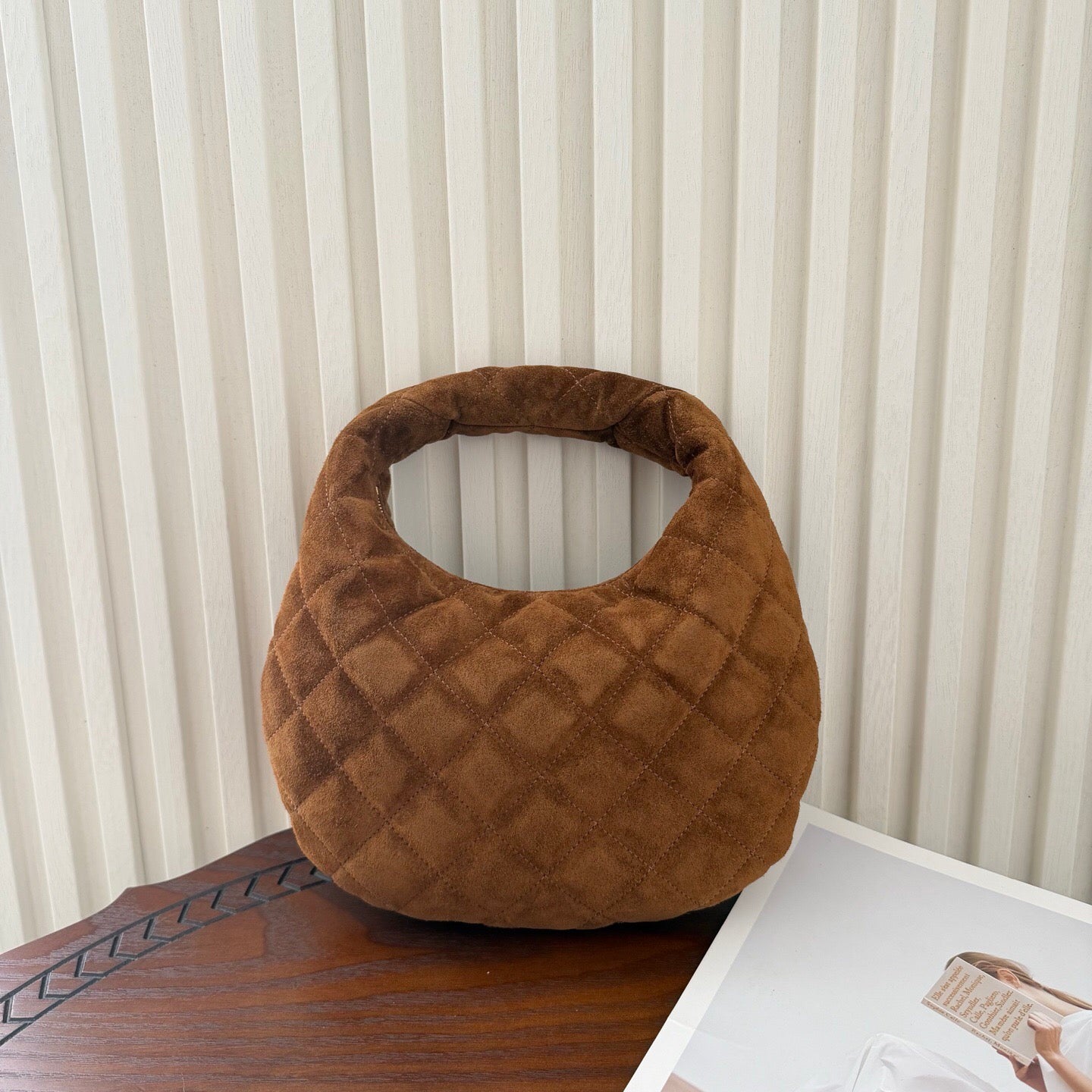 Elegant Handbag in Vintage Brown with Textured Suede