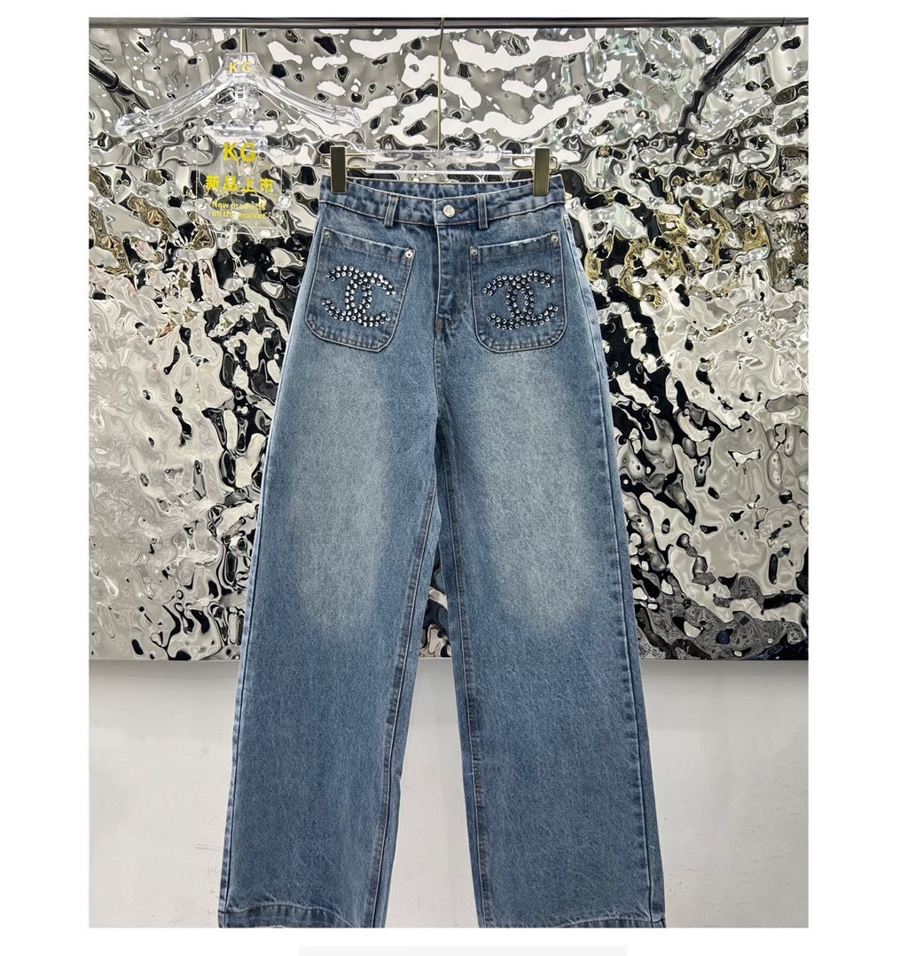 Spring 2026 New Arrival Designer High-Waisted Wide-Leg Jeans with Dual Pockets and Studded Embellishments Featuring Rhombus-Patterned Rhinestones Distressed Denim Meets the Elegance of Pearls and Crystal Accents