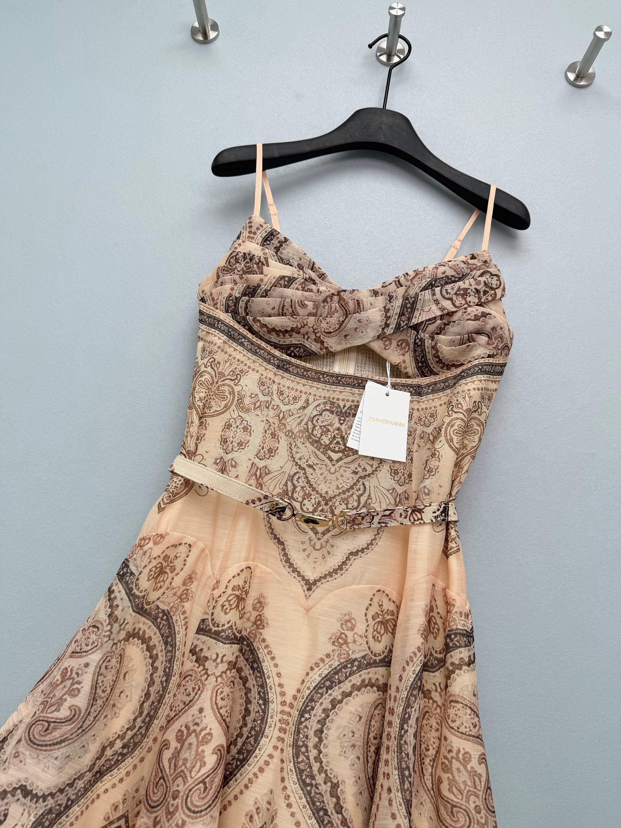 *26 New Arrival: Paisley-Print Strappy Dress — The combination of soft beige-apricot and paisley print creates a look that is both gentle and vintage.