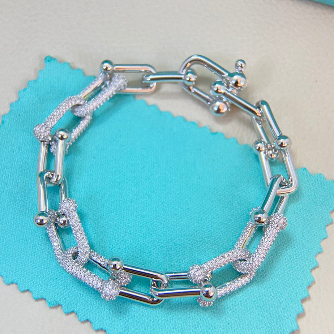 New Arrival: Six-Section U-Shaped Rivet Bracelet with Diamond Accents