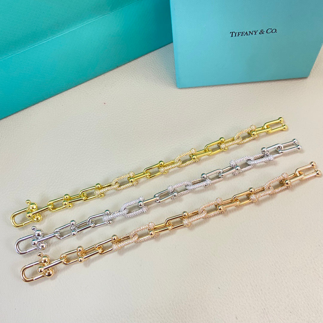 New Arrival: Six-Section U-Shaped Rivet Bracelet with Diamond Accents