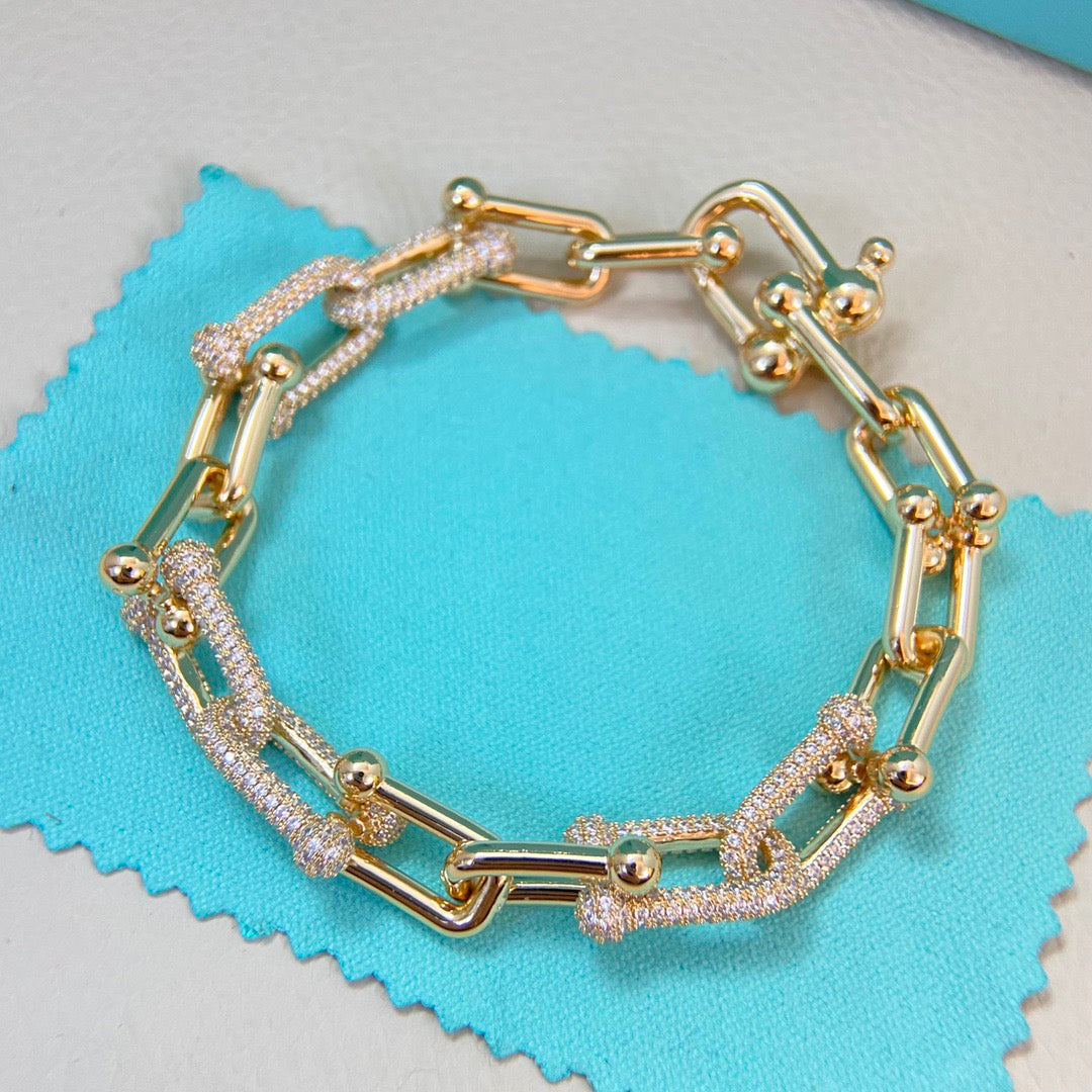 New Arrival: Six-Section U-Shaped Rivet Bracelet with Diamond Accents