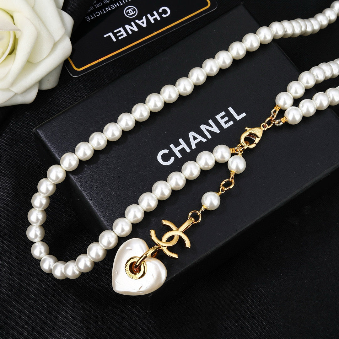 New Arrival: Waist Chain — 1:1 Quality Series. A timeless classic style that is effortlessly versatile and exudes an overwhelming sense of luxury.