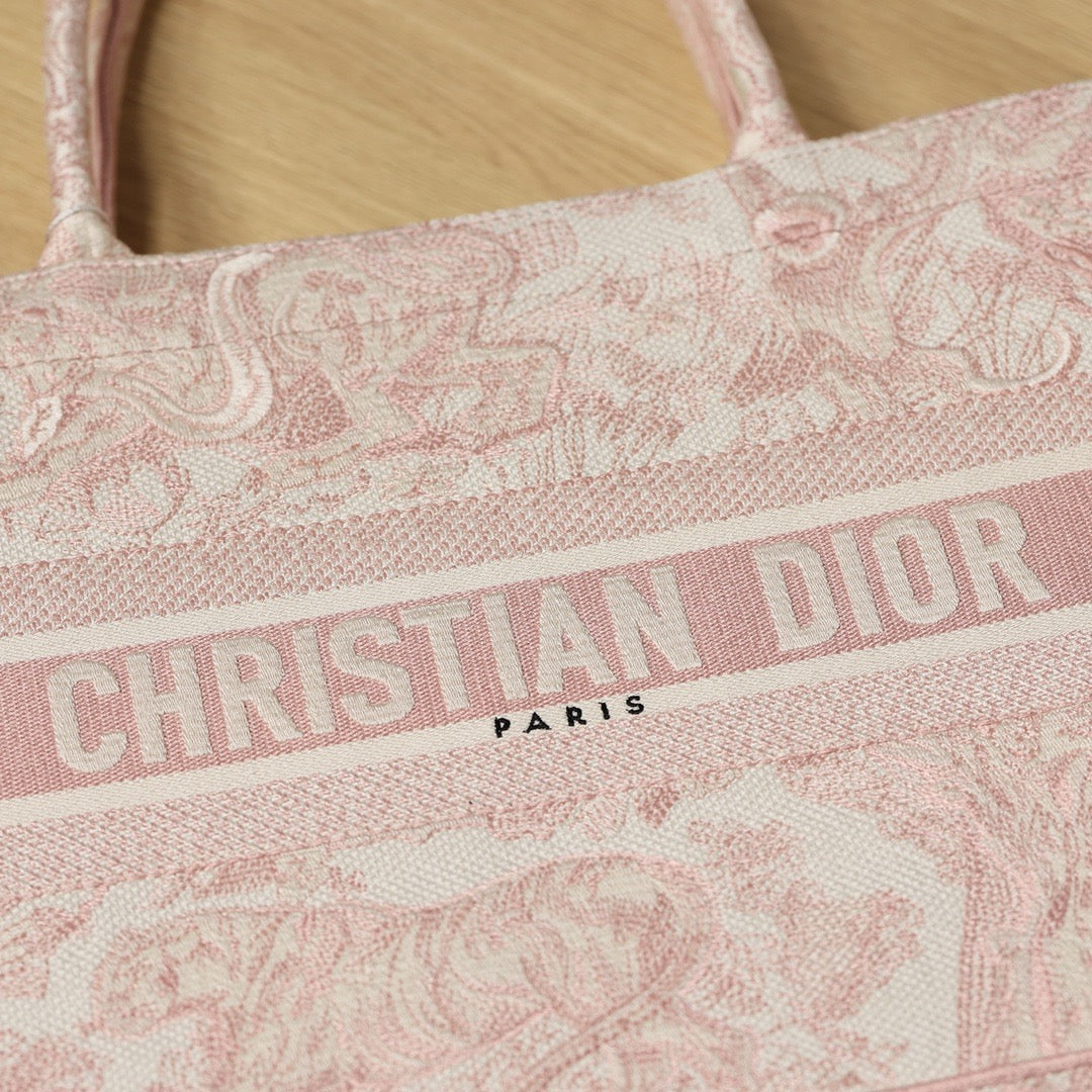 Medium Book Tote Bag Medium Zoo (Pink Tiger) Dimensions: 36.5 x 28 x 17.5 cm