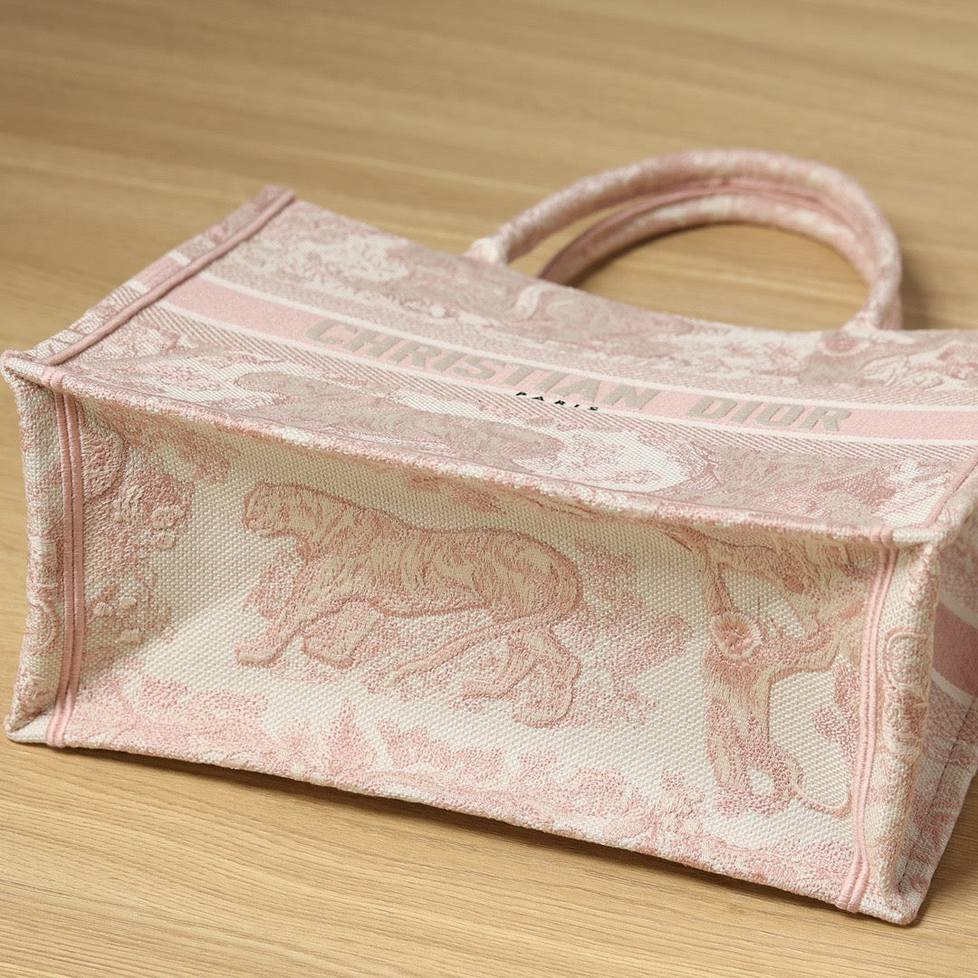 Medium Book Tote Bag Medium Zoo (Pink Tiger) Dimensions: 36.5 x 28 x 17.5 cm