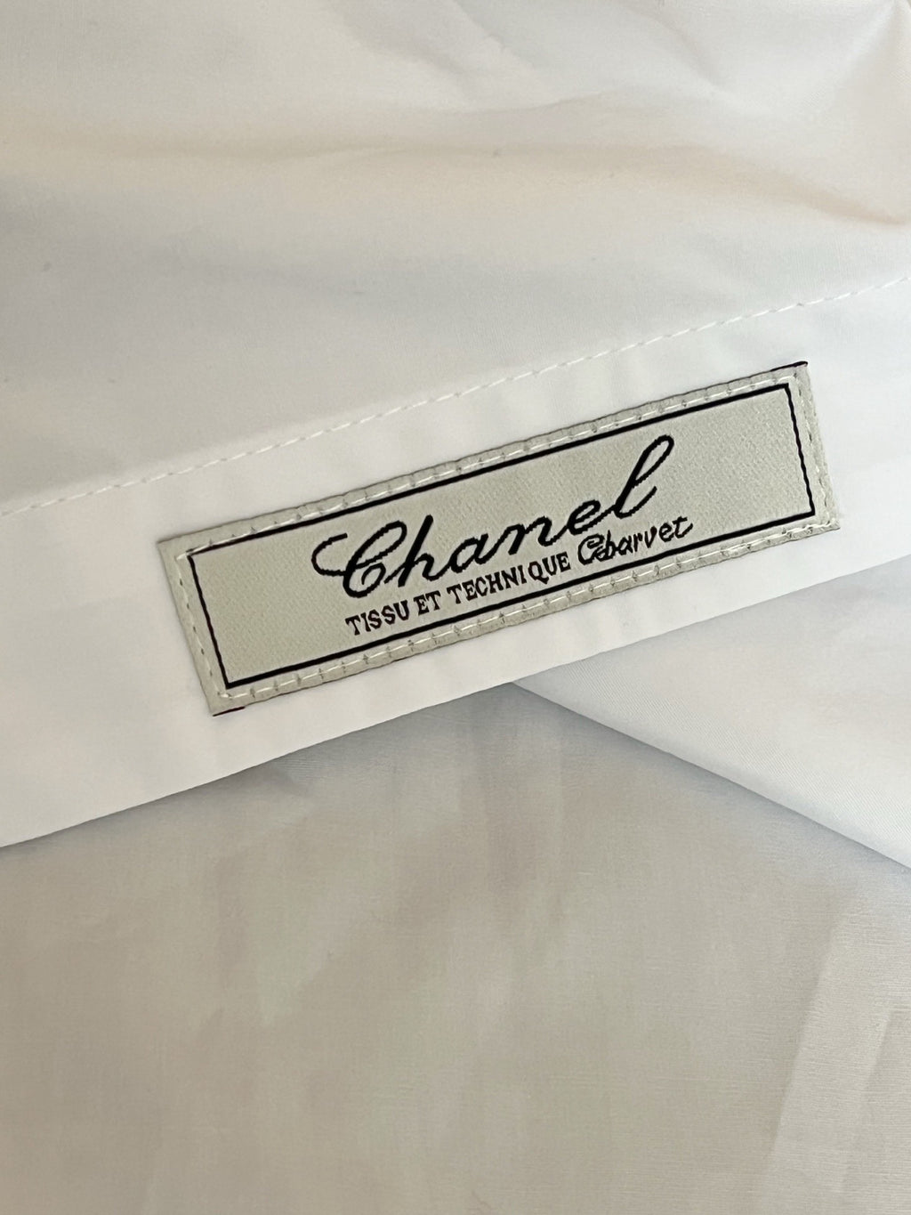 26NEW: Loose-Fit Long-Sleeve Shirt with Pearl Buttons and Chain Trim