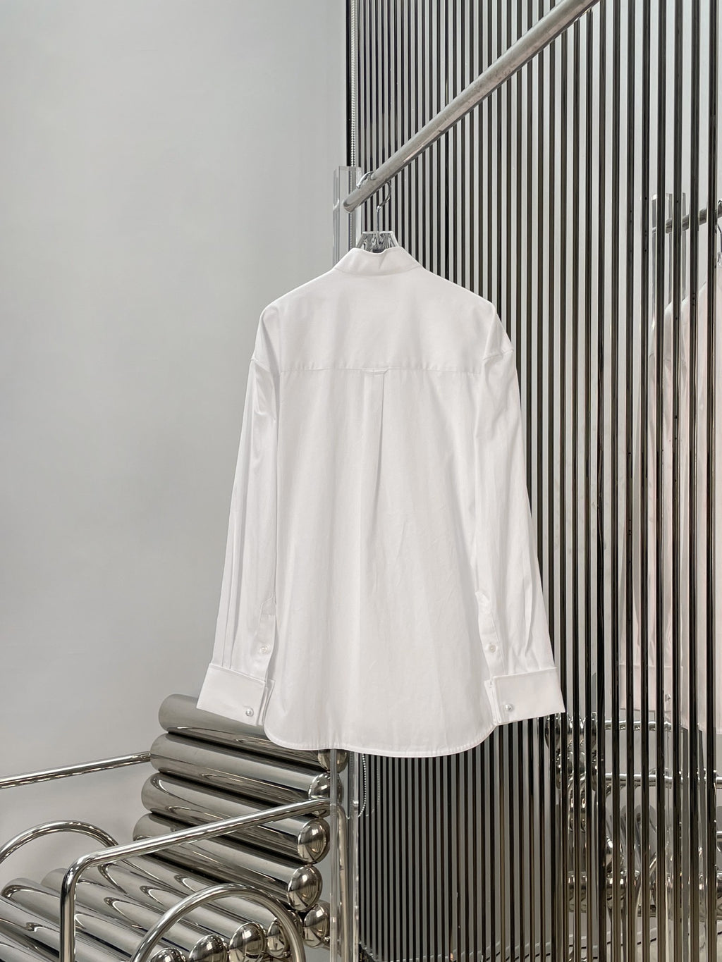 26NEW: Loose-Fit Long-Sleeve Shirt with Pearl Buttons and Chain Trim