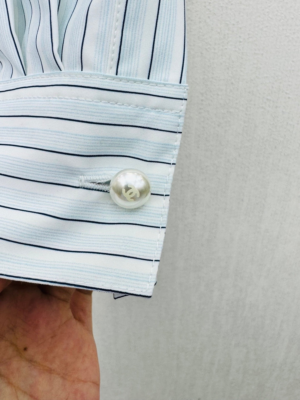 Striped shirt from the Spring/Summer 2026 collection, featuring a blue and white vertical stripe design, fresh and simple.