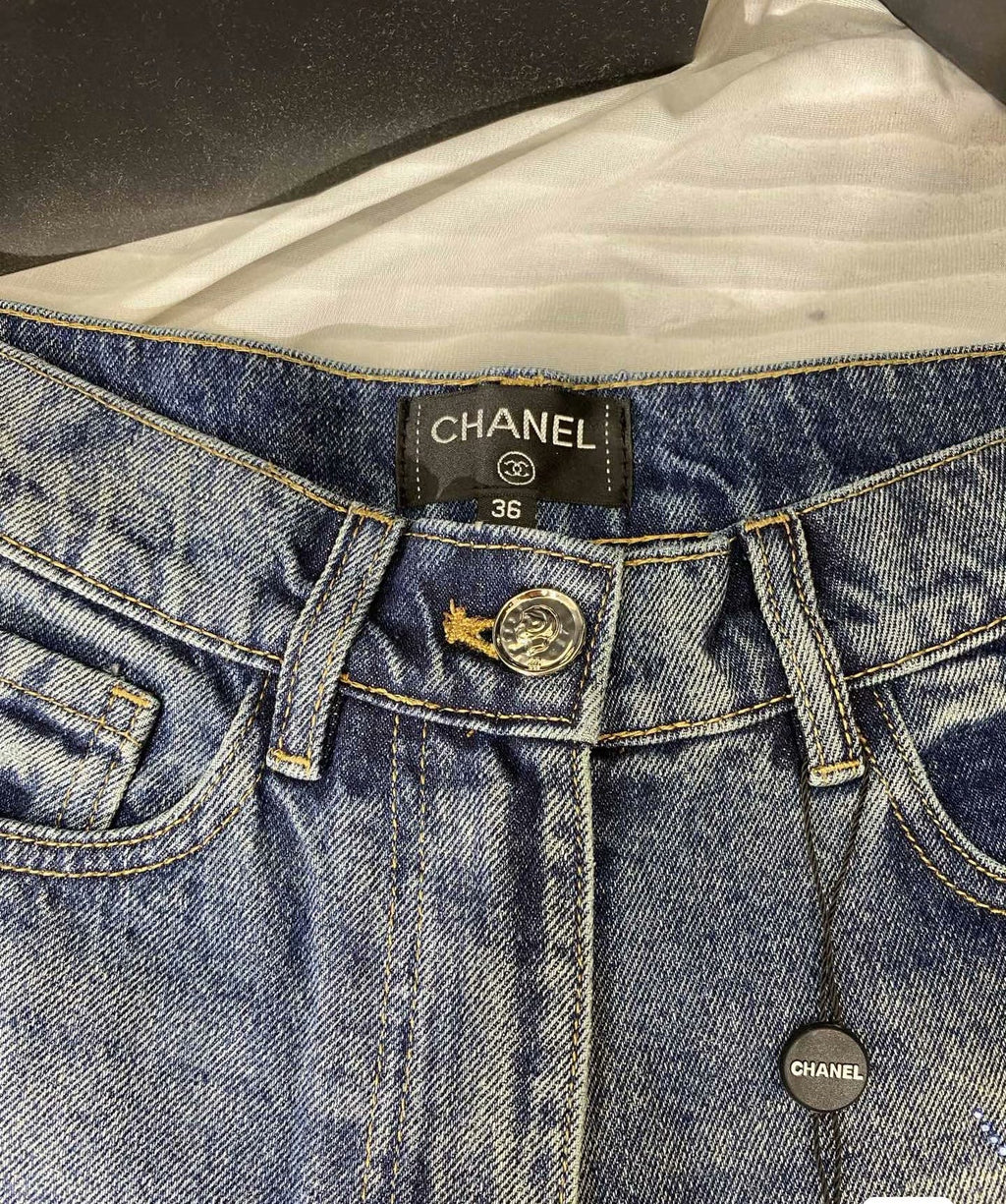 2026 Feather & Rhinestone Jeans: Featuring a high-waisted, wide-leg silhouette crafted from blue denim, with a unique feather and rhinestone embellishment design.